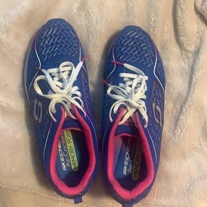 Like new women’s blue and pink Sketchers 9.5